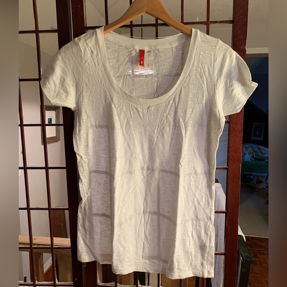 White woman’s t-shirt, Size 8